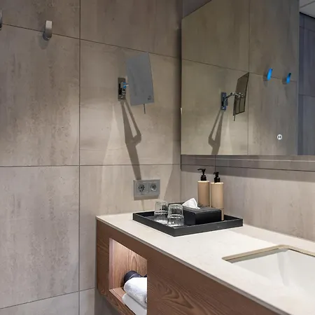 Hotel Postillion Breda Biesbosch 4*